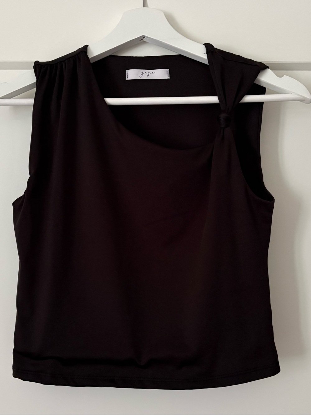 gaze Black Knot-Shoulder Sleeveless Tank